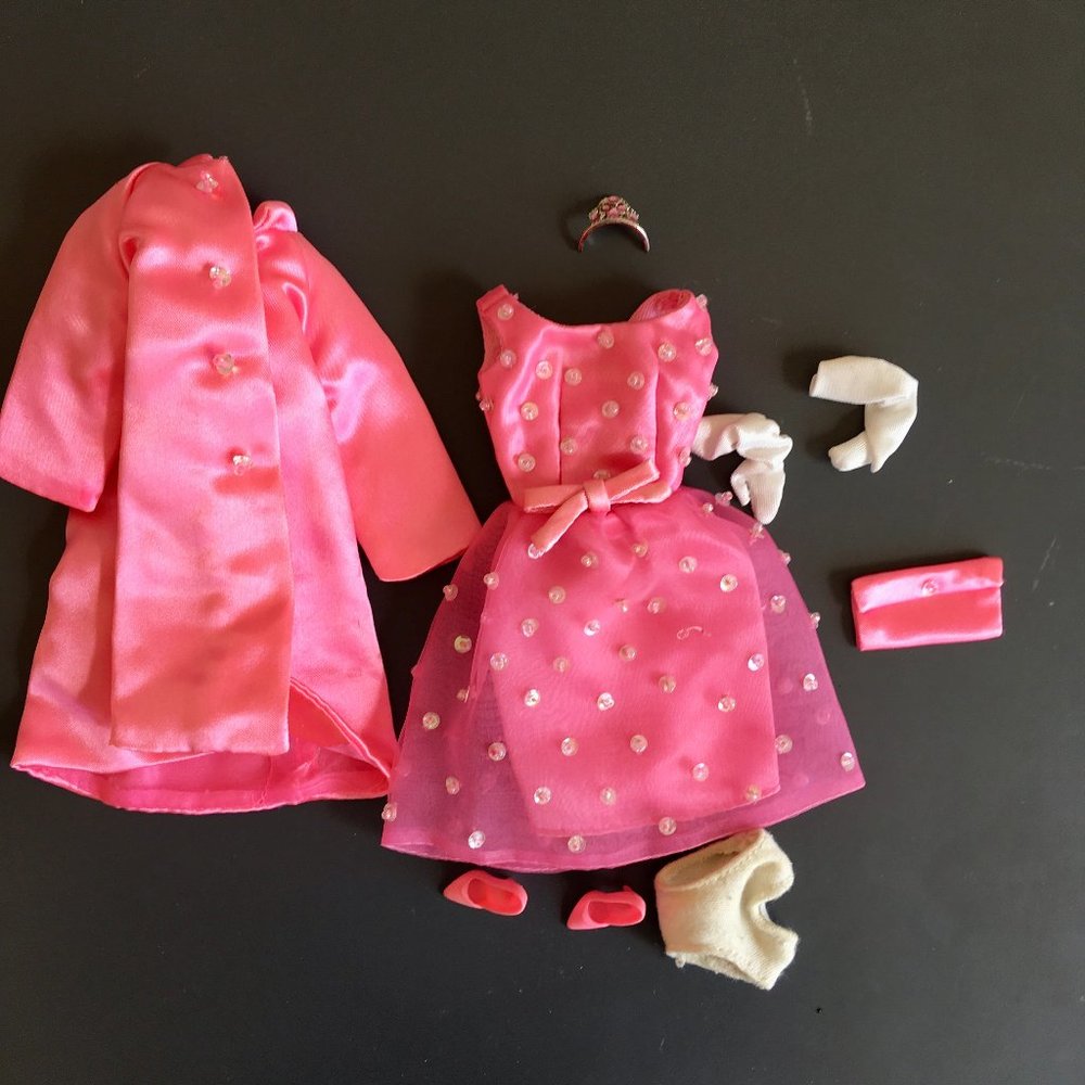 Vintage 90's Barbies - Audrey Hepburn's Pink Princess Breakfast at Tiffanys